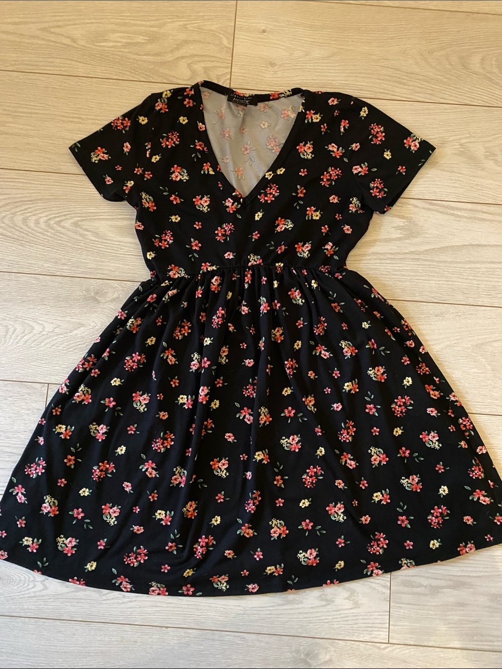 Streetwear Society Black Floral V-Neck Dress Small
